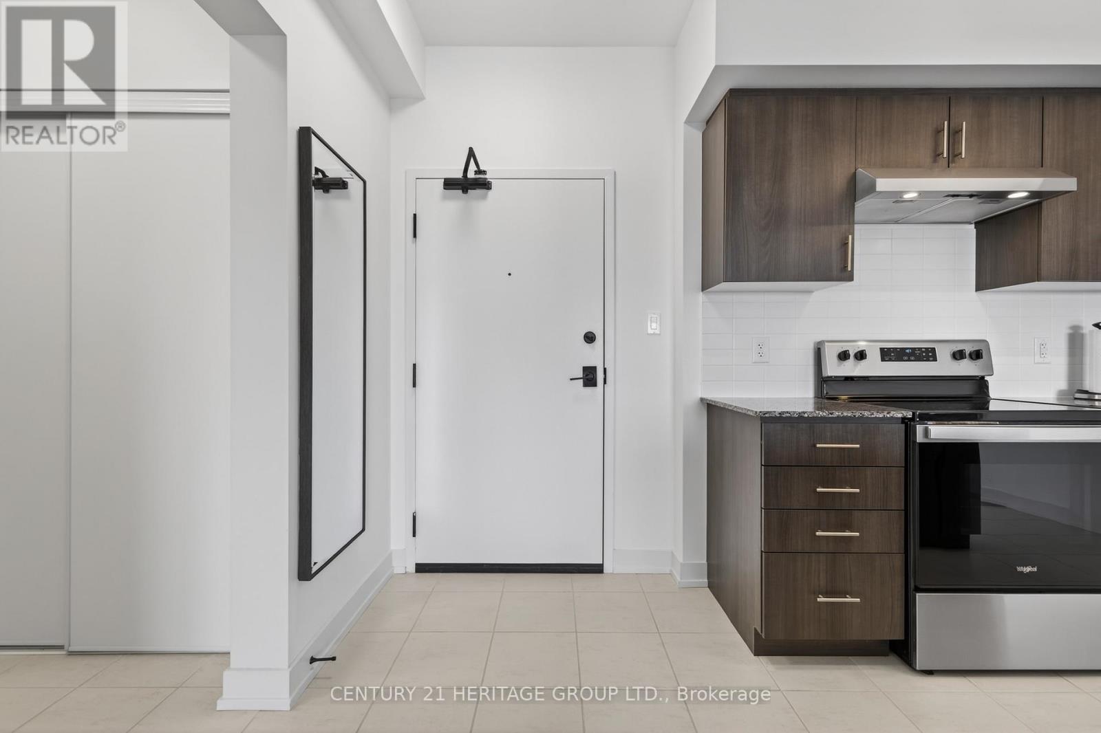 4 Spice Way, Barrie, Ontario  L9J 0M2 - Photo 5 - S12862132