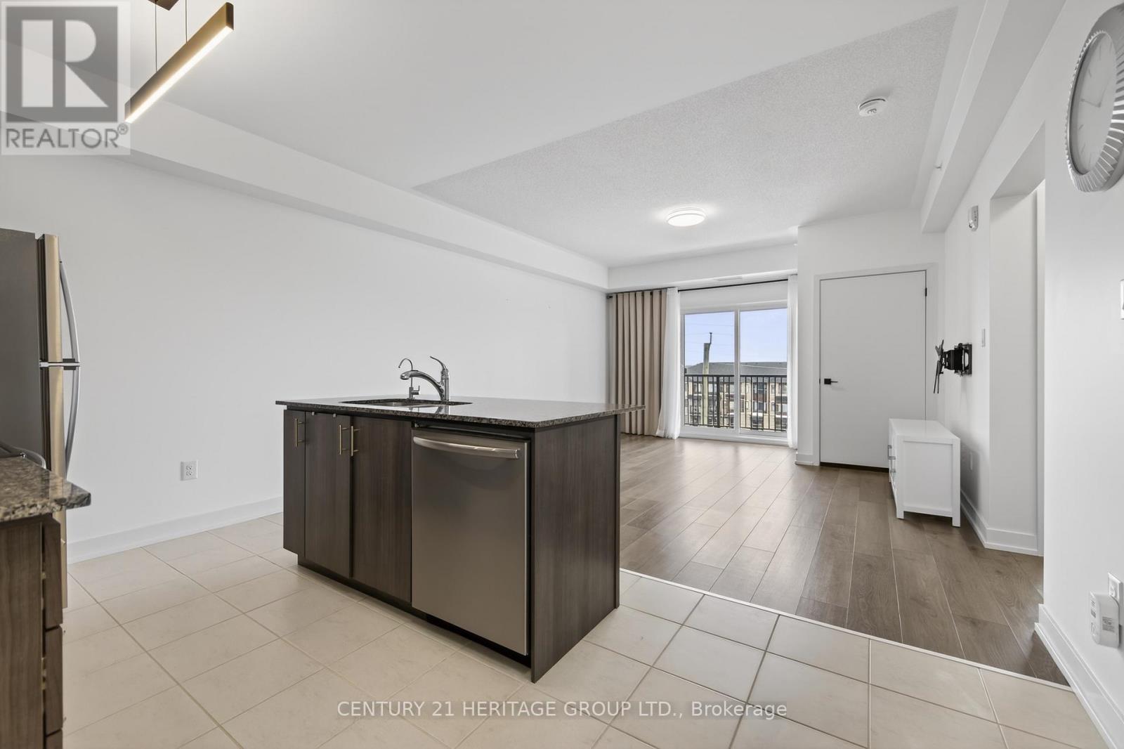 4 Spice Way, Barrie, Ontario  L9J 0M2 - Photo 6 - S12862132