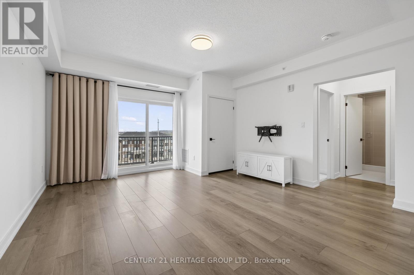 4 Spice Way, Barrie, Ontario  L9J 0M2 - Photo 8 - S12862132