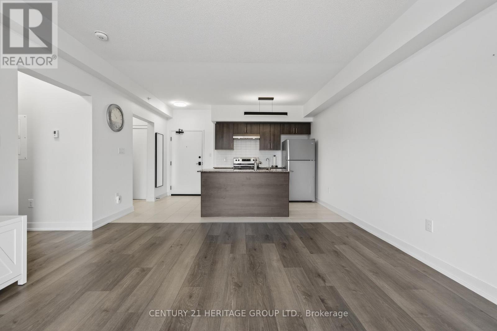 4 Spice Way, Barrie, Ontario  L9J 0M2 - Photo 9 - S12862132