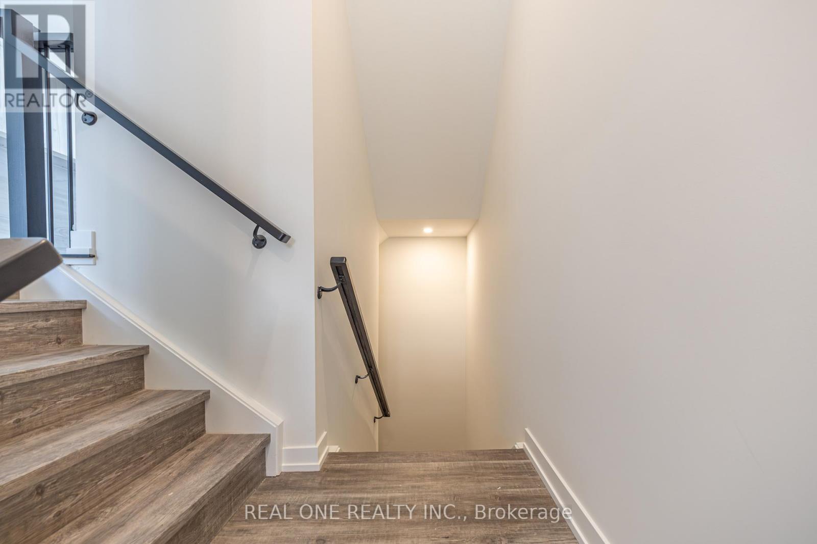 6 Mermot Lane, Richmond Hill, Ontario  L4B 0J5 - Photo 8 - N12780480