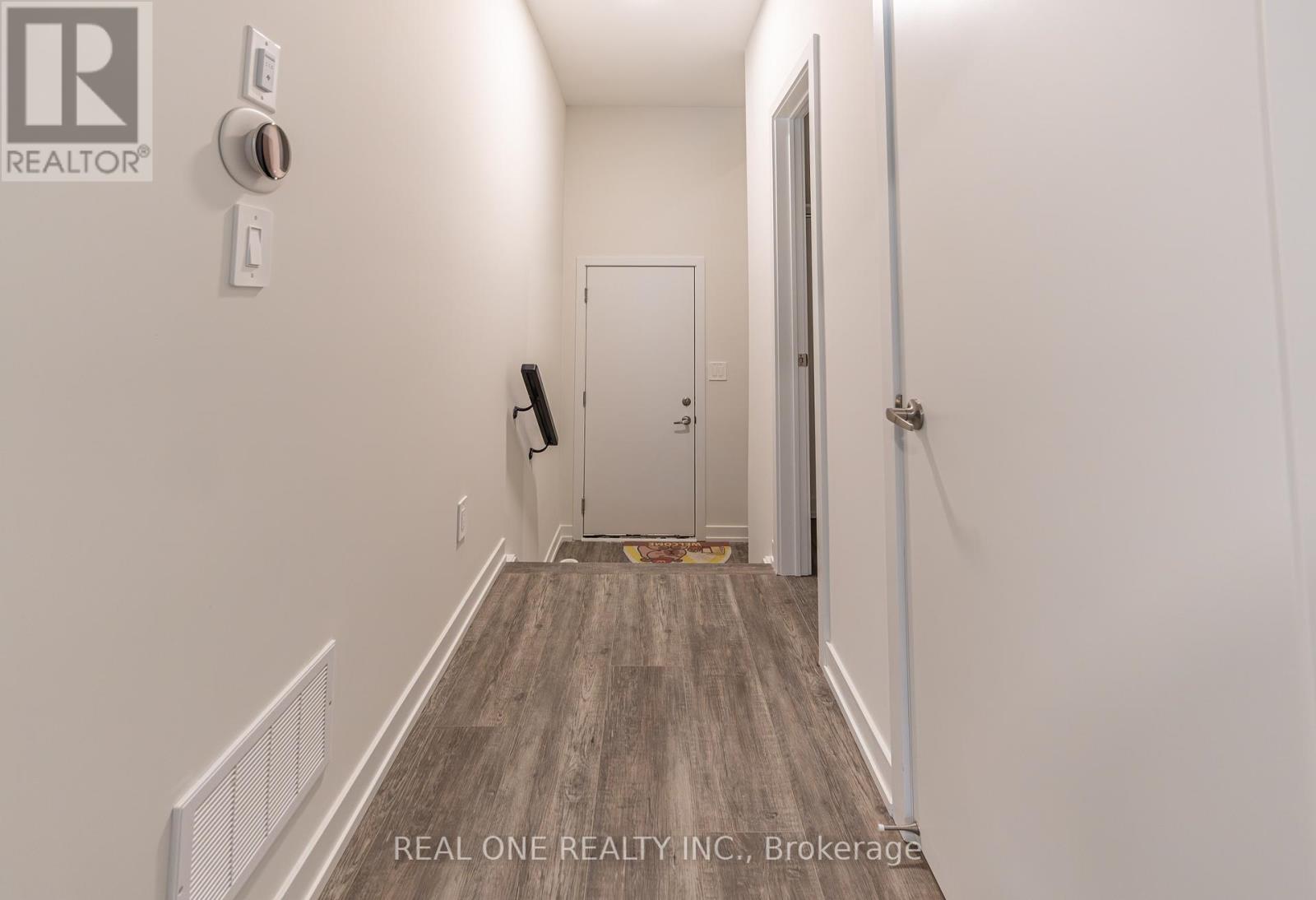 6 Mermot Lane, Richmond Hill, Ontario  L4B 0J5 - Photo 4 - N12780480