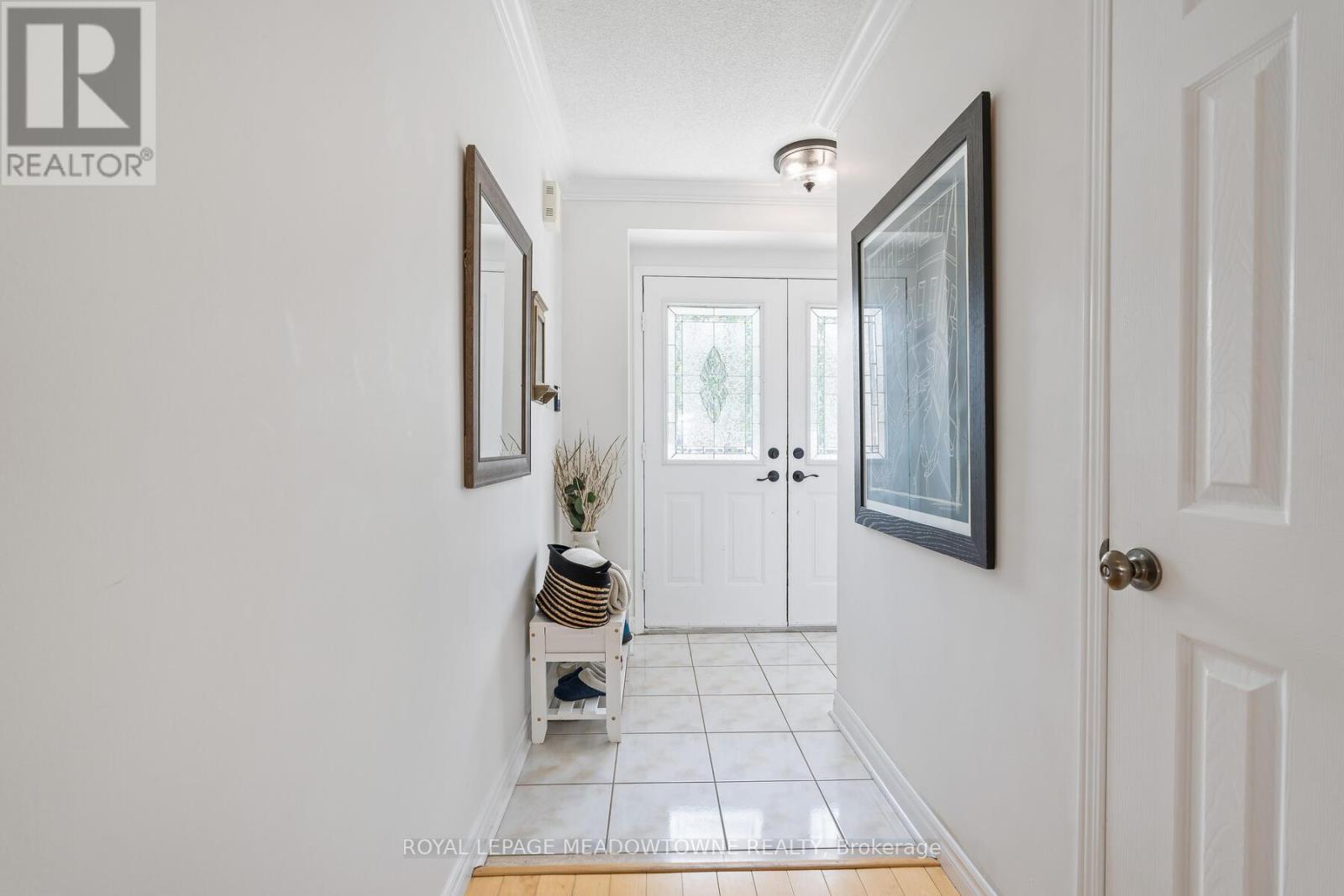 11 Bradley Drive, Halton Hills, Ontario  L7G 6B5 - Photo 5 - W12861794