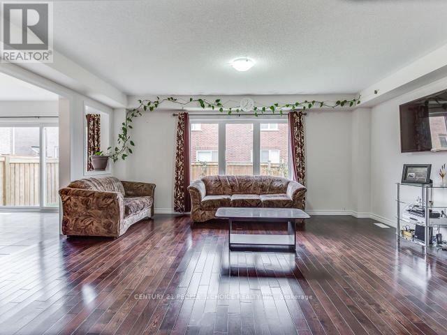 4 Dublin Road, Brampton, Ontario  L7A 0T6 - Photo 5 - W12861992