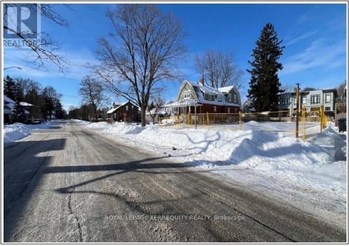 52 FOREST AVENUE, Mississauga, Ontario