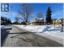 52 FOREST AVENUE, Mississauga, Ontario