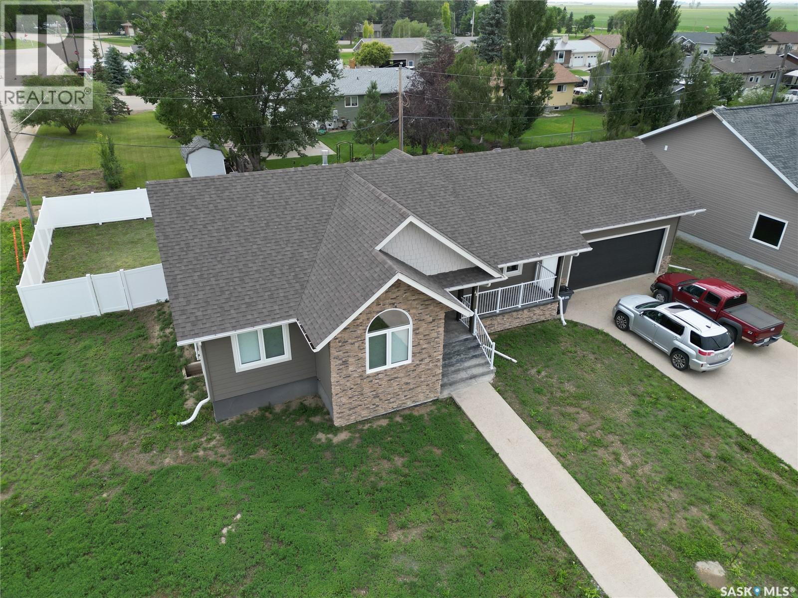 44 Crescent Drive, Avonlea, Saskatchewan  S0H 0C0 - Photo 2 - SK030007