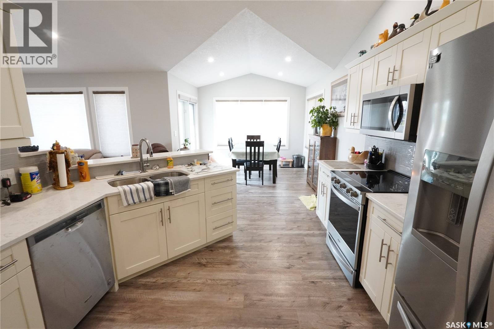 44 Crescent Drive, Avonlea, Saskatchewan  S0H 0C0 - Photo 7 - SK030007