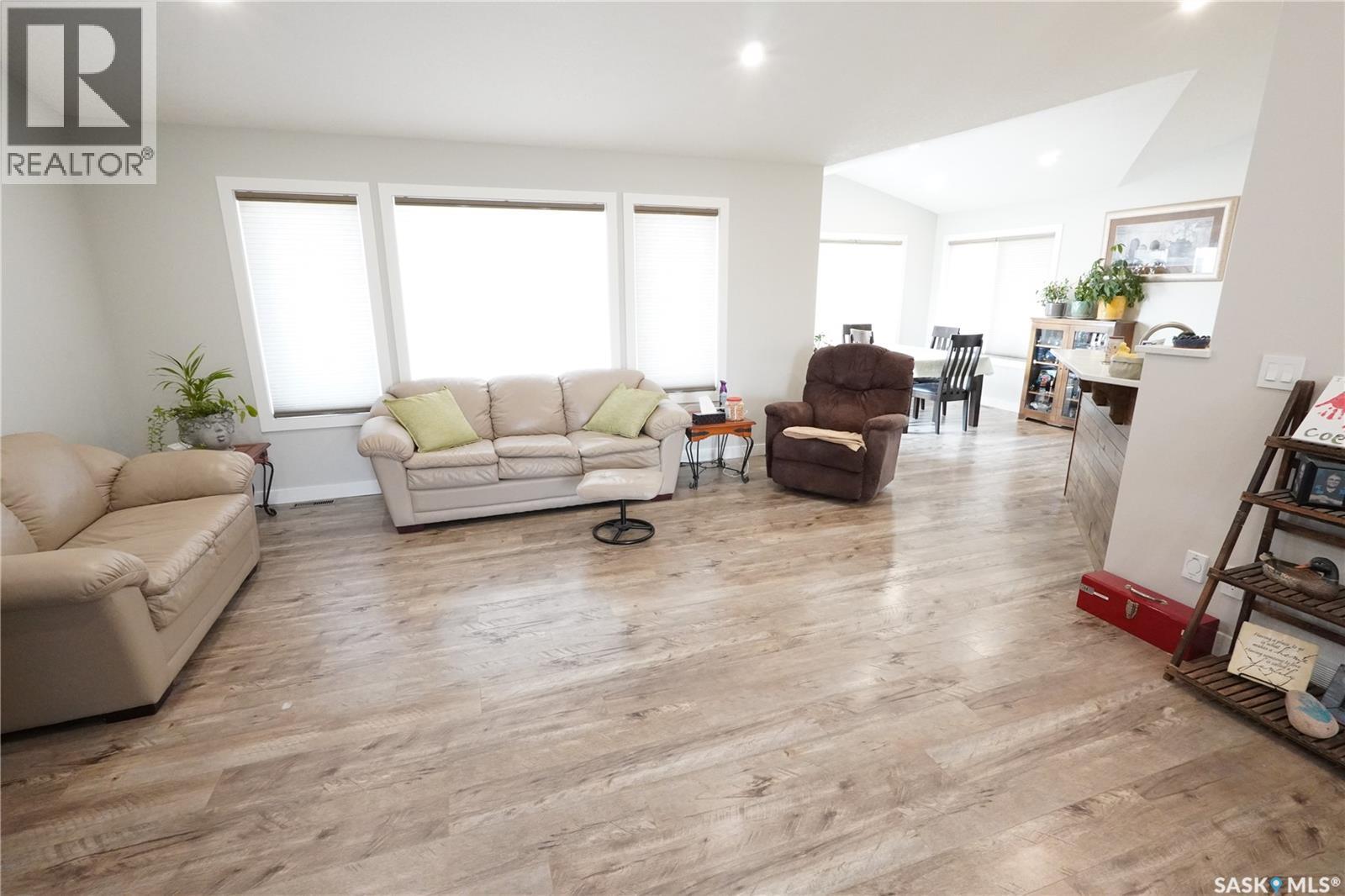 44 Crescent Drive, Avonlea, Saskatchewan  S0H 0C0 - Photo 8 - SK030007