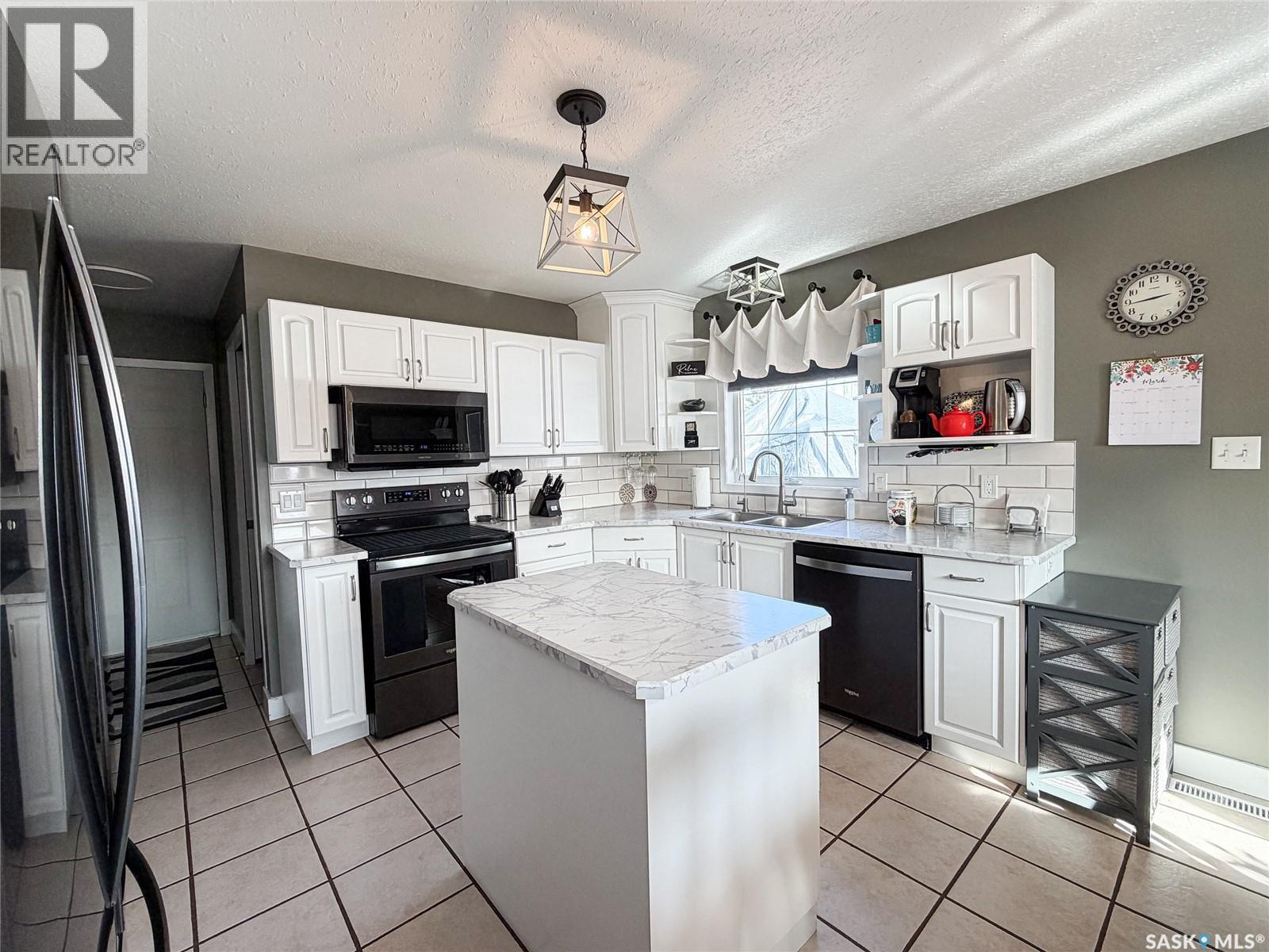 1 Morin Crescent, Meadow Lake, Saskatchewan  S9X 1Z8 - Photo 11 - SK030001