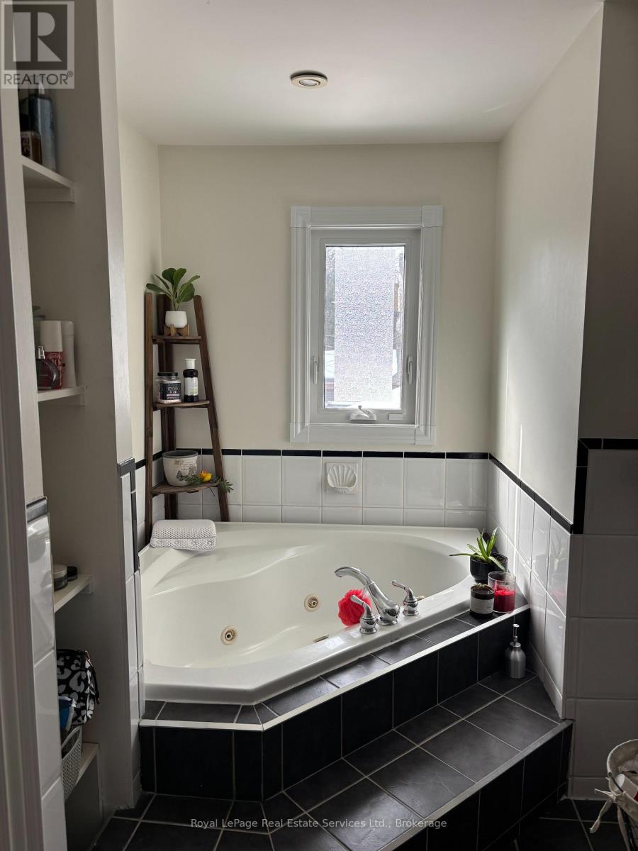 148 Major Street, Toronto, Ontario  M5S 2L2 - Photo 14 - C12859286