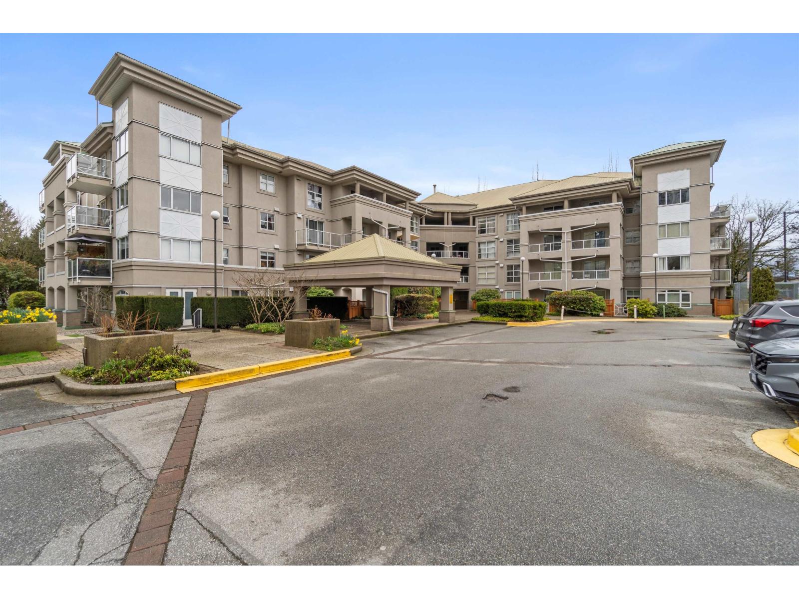 401 10533 University Drive, Surrey, British Columbia  V3T 5T7 - Photo 1 - R3093189