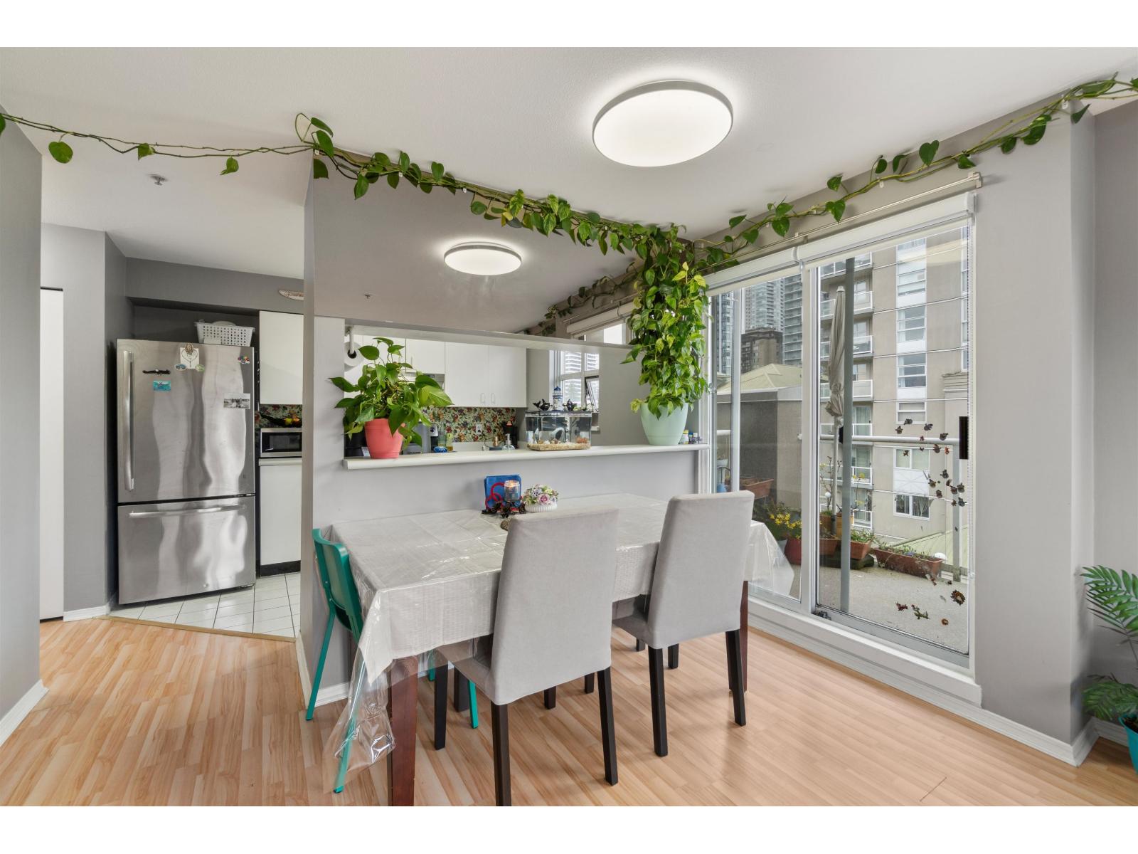 401 10533 University Drive, Surrey, British Columbia  V3T 5T7 - Photo 4 - R3093189