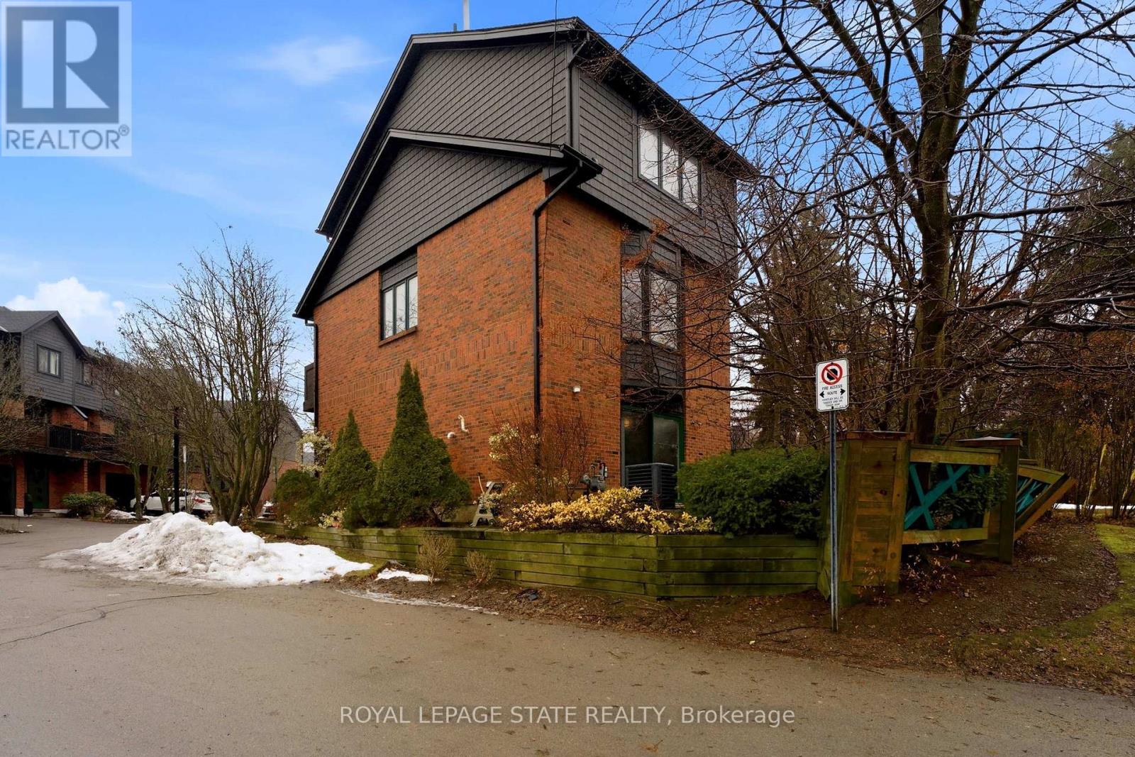 15 - 1983 Main Street W, Hamilton, Ontario  L8S 4R3 - Photo 3 - X12861996