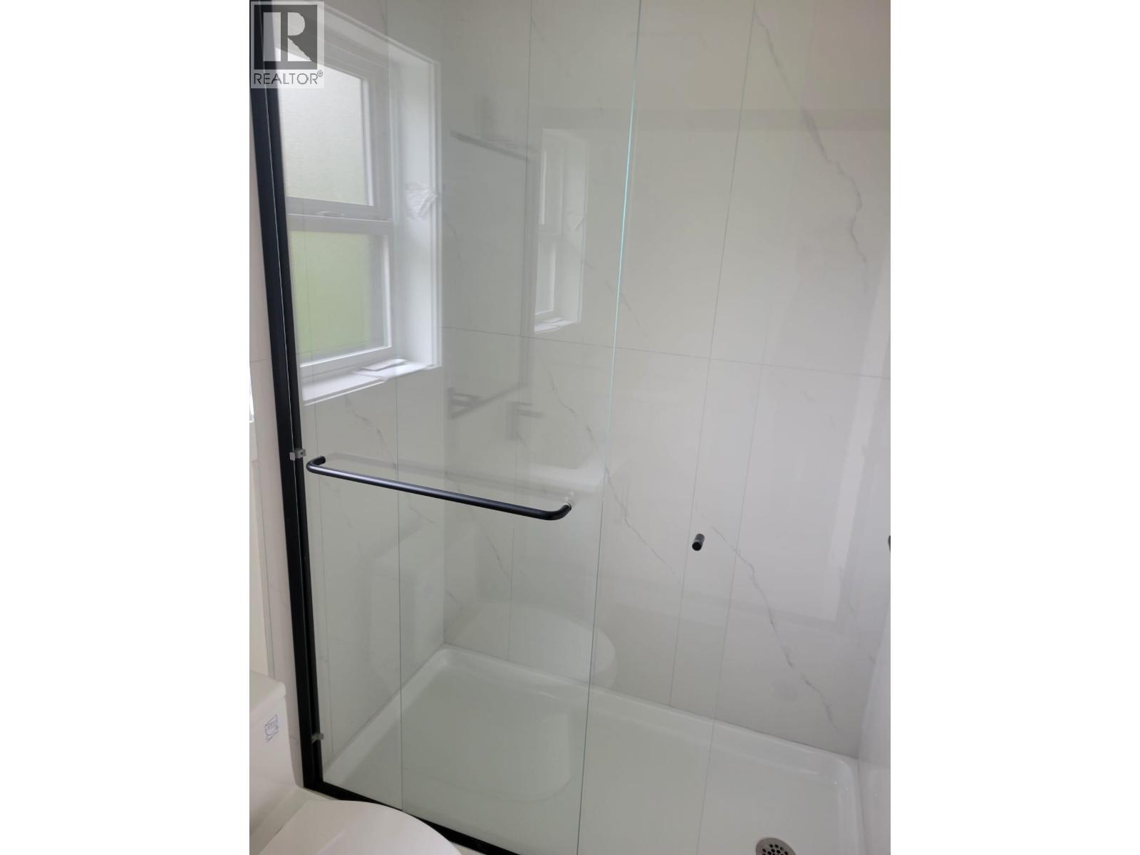 4 6765 Kitchener Street, Burnaby, British Columbia  V5B 2J8 - Photo 5 - R3095819