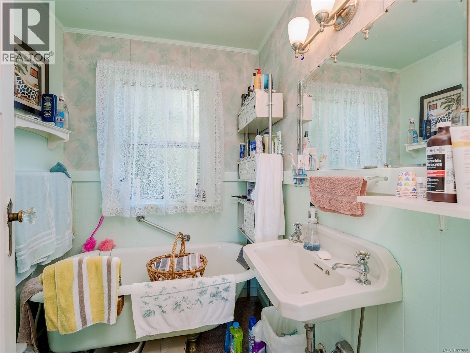 8 Camden Ave, View Royal, British Columbia  V8Z 1P5 - Photo 8 - 1027996