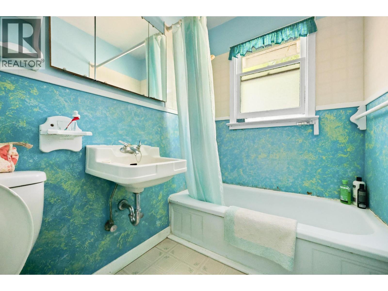 16203 Inkaneep Road, Osoyoos, British Columbia  V0H 1V2 - Photo 15 - 10378318