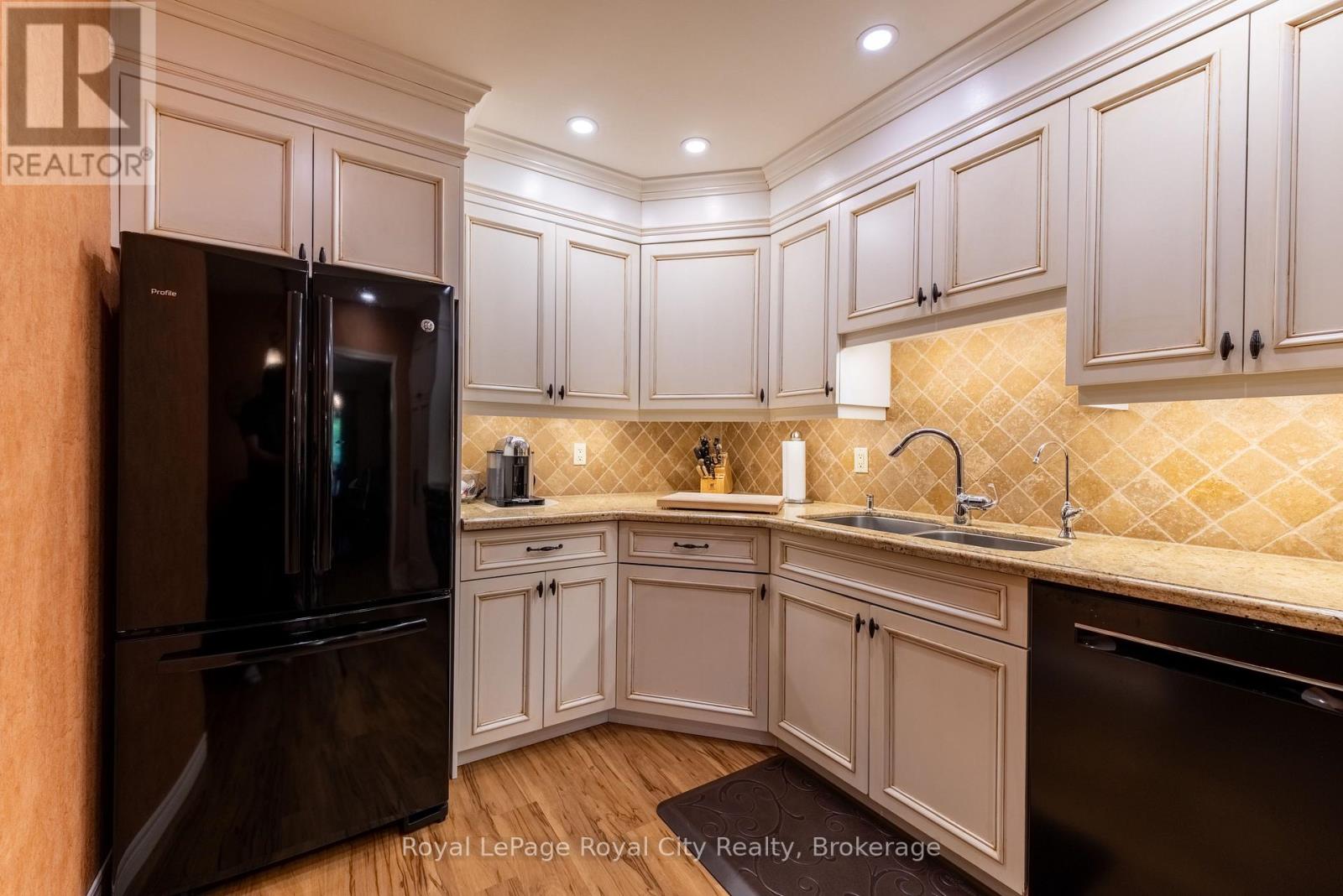 101 - 121 Waterloo Avenue, Guelph, Ontario  N1H 3H9 - Photo 2 - X12862306