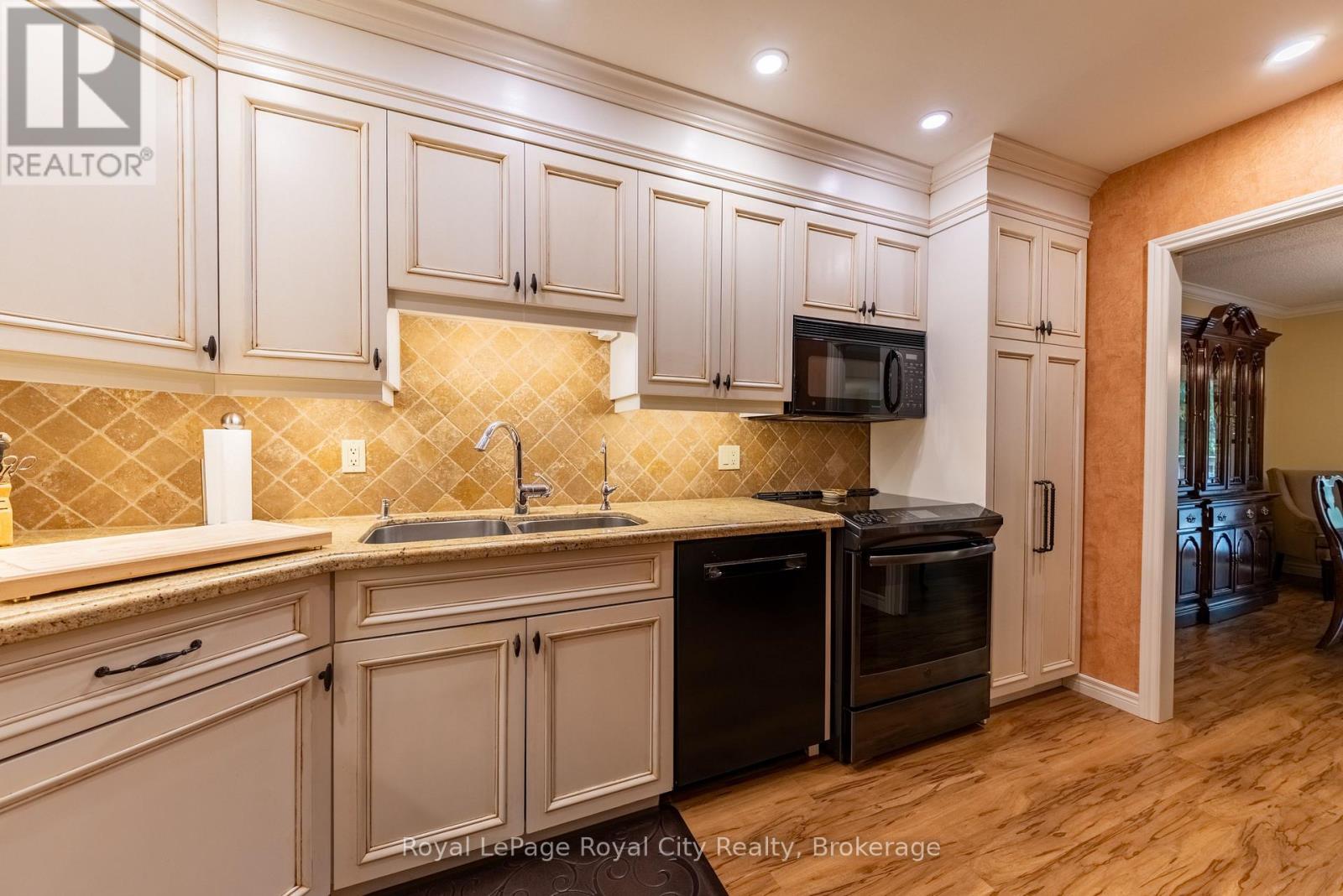 101 - 121 Waterloo Avenue, Guelph, Ontario  N1H 3H9 - Photo 3 - X12862306