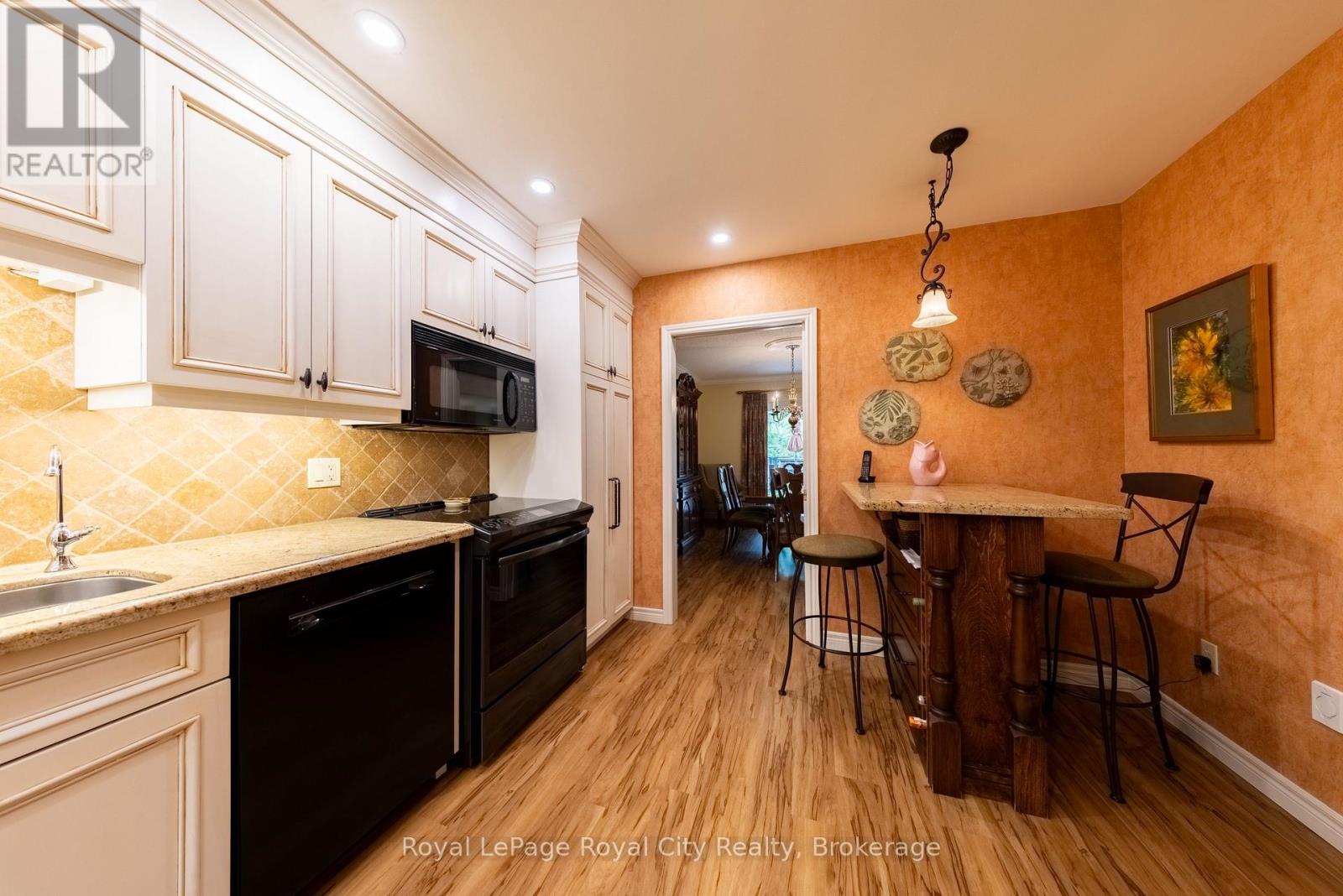 101 - 121 Waterloo Avenue, Guelph, Ontario  N1H 3H9 - Photo 4 - X12862306