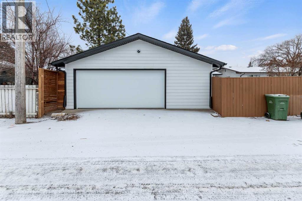 1024 Lake Christina Way Se, Calgary, Alberta  T2J 2R3 - Photo 48 - A2287300