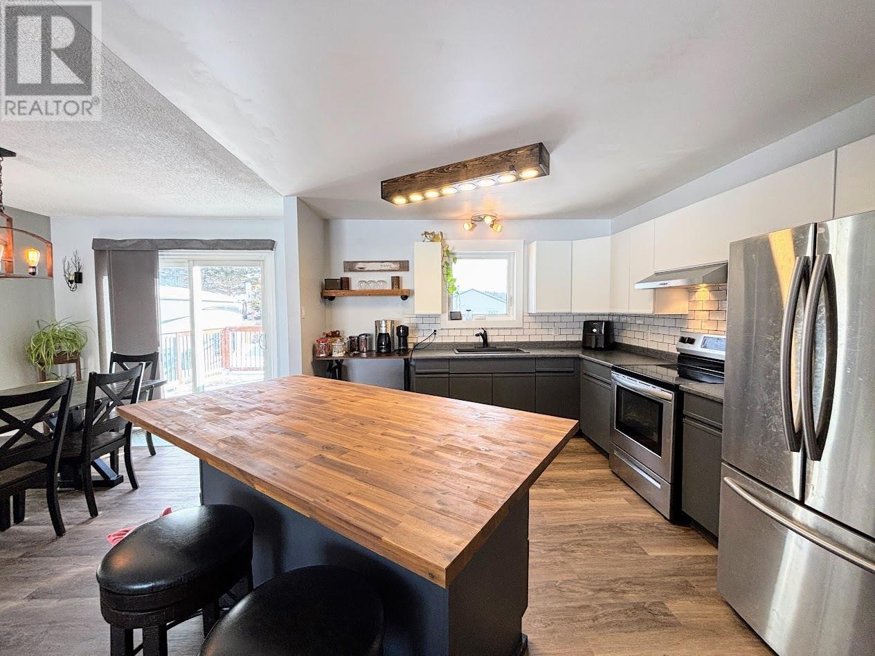 53 Graham Cres, Marathon, Ontario  P0T 2E0 - Photo 3 - TB2600324