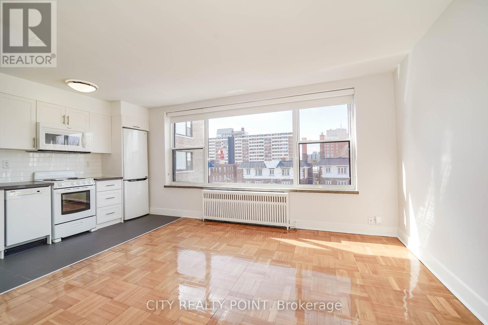 402 - 1545 BATHURST STREET, Toronto, Ontario