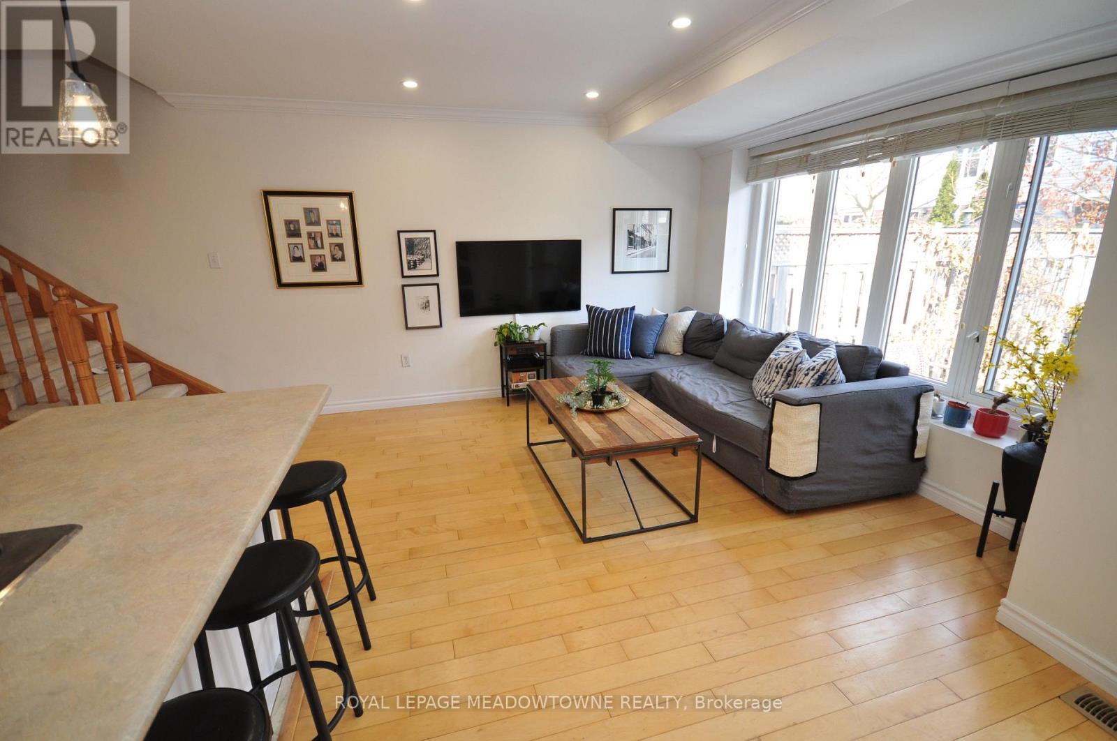 11 Bradley Drive, Halton Hills, Ontario  L7G 6B5 - Photo 9 - W12861794