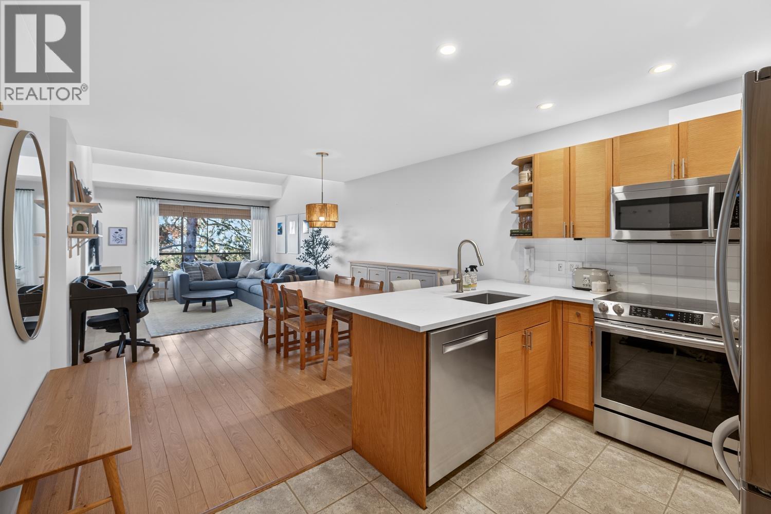 330 210 W 2nd Street, North Vancouver, British Columbia  V7M 1C6 - Photo 2 - R3097391