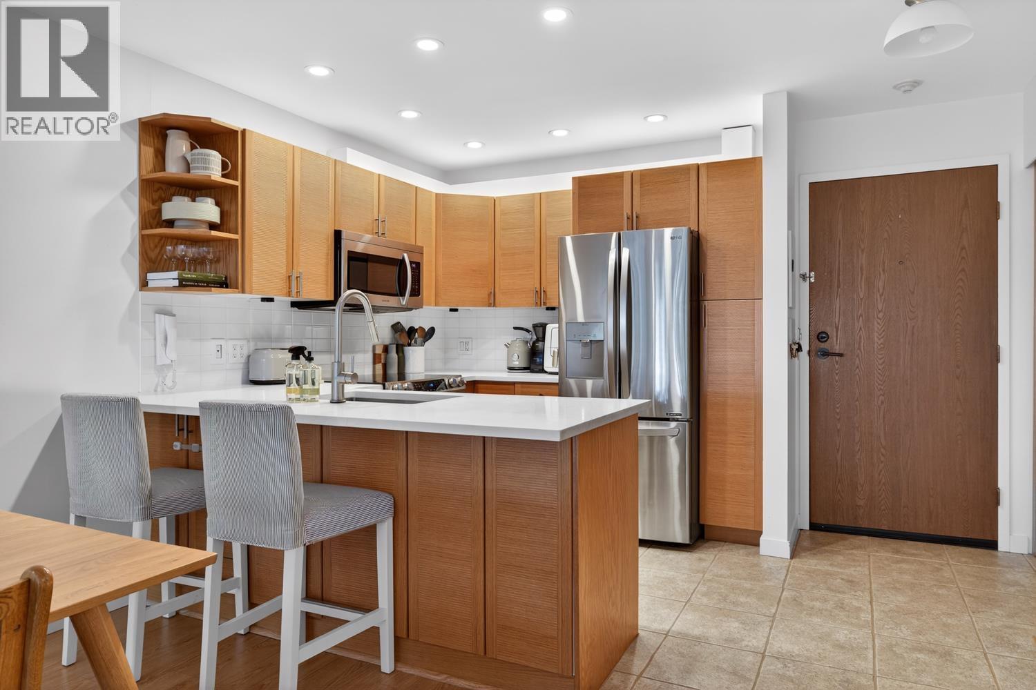 330 210 W 2nd Street, North Vancouver, British Columbia  V7M 1C6 - Photo 3 - R3097391