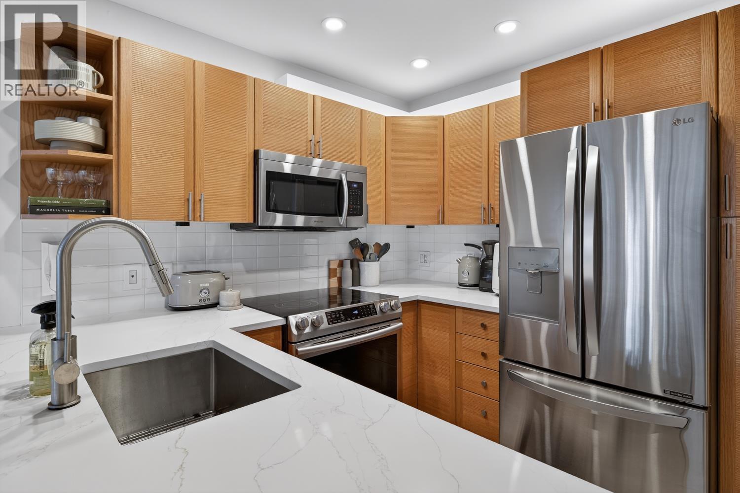 330 210 W 2nd Street, North Vancouver, British Columbia  V7M 1C6 - Photo 4 - R3097391