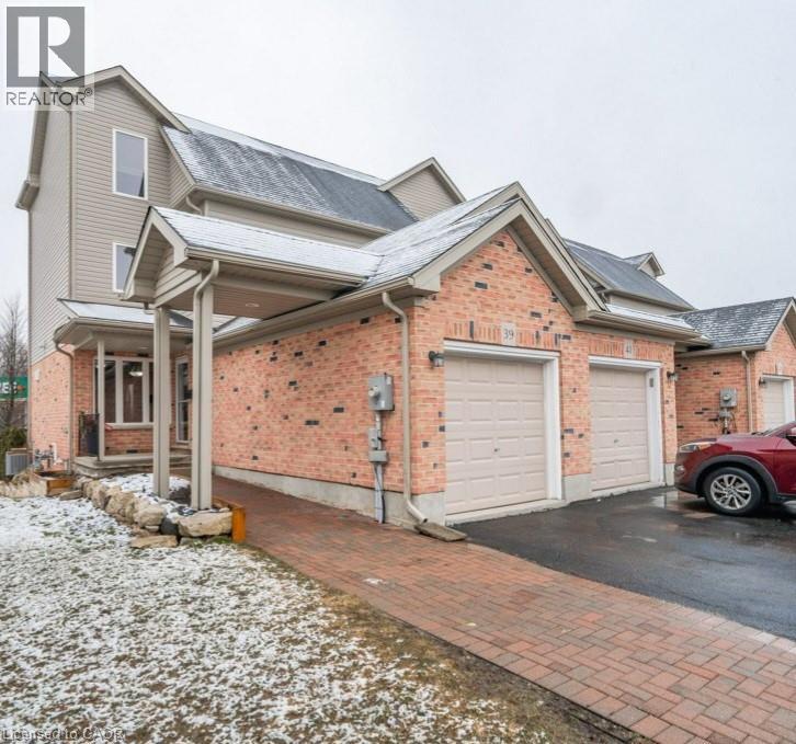 39 Brookfield Crescent, Kitchener, Ontario  N2E 0A6 - Photo 2 - 40810703