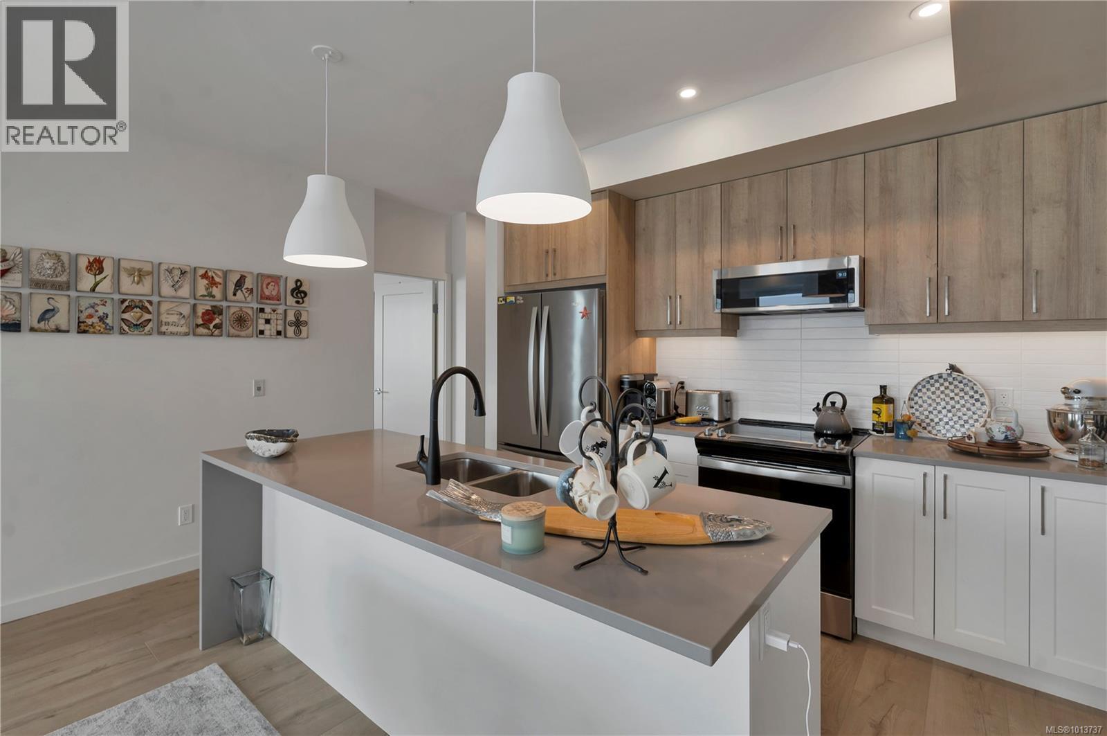 404 536 Island Hwy S, Campbell River, British Columbia  V9W 1A5 - Photo 4 - 1013737