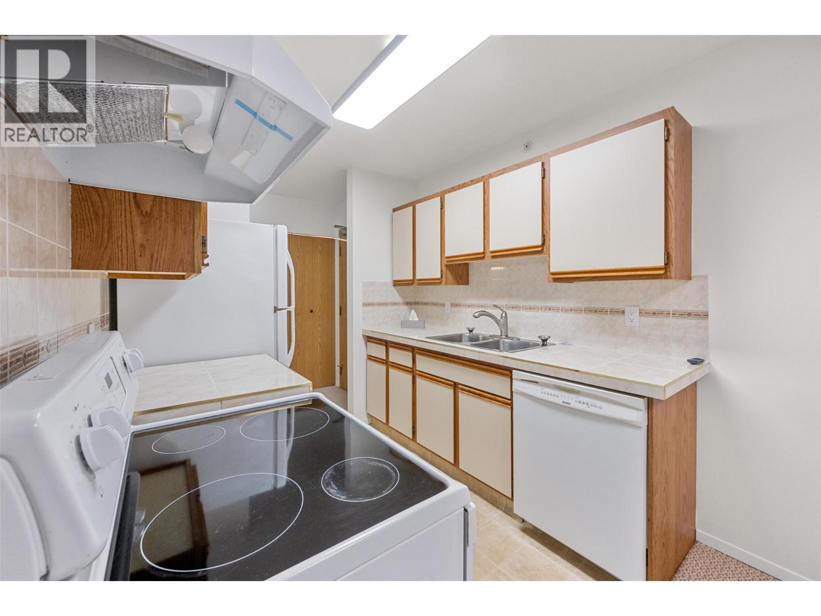 284 Yorkton Avenue Unit# 404, Penticton, British Columbia  V2A 3V5 - Photo 12 - 10378383