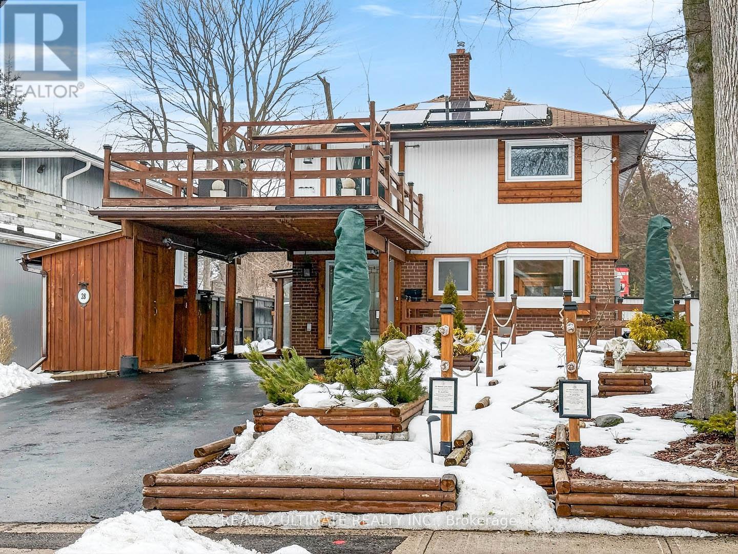 28 LYNCROFT DRIVE, Toronto, Ontario