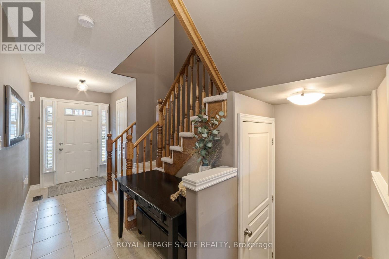 51 Cedar Street, Grimsby, Ontario  L3M 0B7 - Photo 5 - X12594476