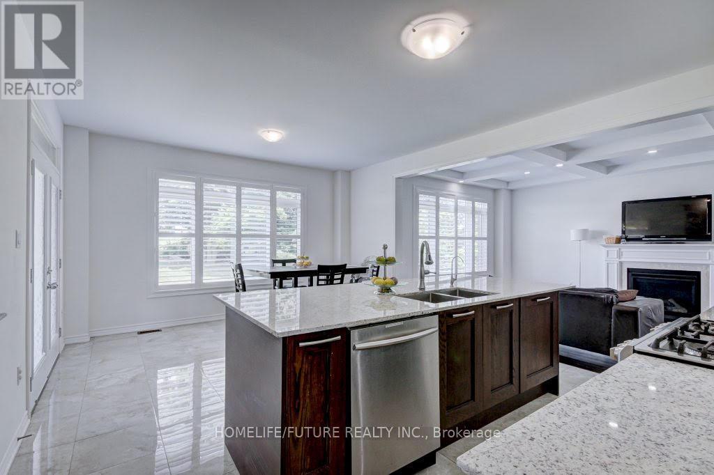 58 Ridge Gate Crescent, East Gwillimbury (Mt Albert), Ontario  L0G 1M0 - Photo 11 - N12862372