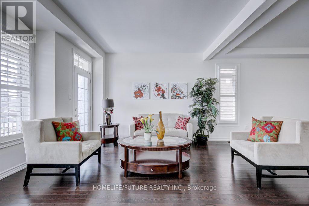 58 Ridge Gate Crescent, East Gwillimbury (Mt Albert), Ontario  L0G 1M0 - Photo 5 - N12862372