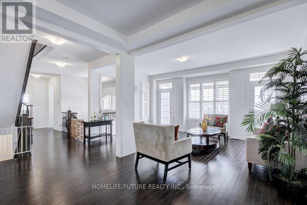 58 Ridge Gate Crescent, East Gwillimbury (Mt Albert), Ontario  L0G 1M0 - Photo 6 - N12862372