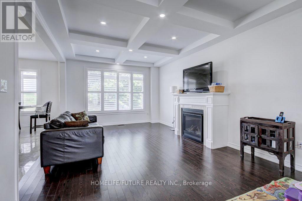 58 Ridge Gate Crescent, East Gwillimbury (Mt Albert), Ontario  L0G 1M0 - Photo 7 - N12862372