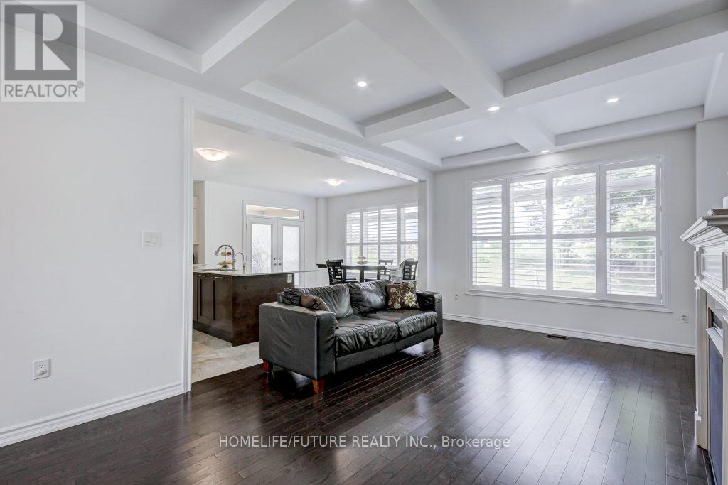 58 Ridge Gate Crescent, East Gwillimbury (Mt Albert), Ontario  L0G 1M0 - Photo 8 - N12862372