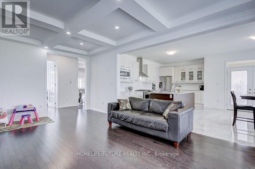 58 Ridge Gate Crescent, East Gwillimbury (Mt Albert), Ontario  L0G 1M0 - Photo 9 - N12862372