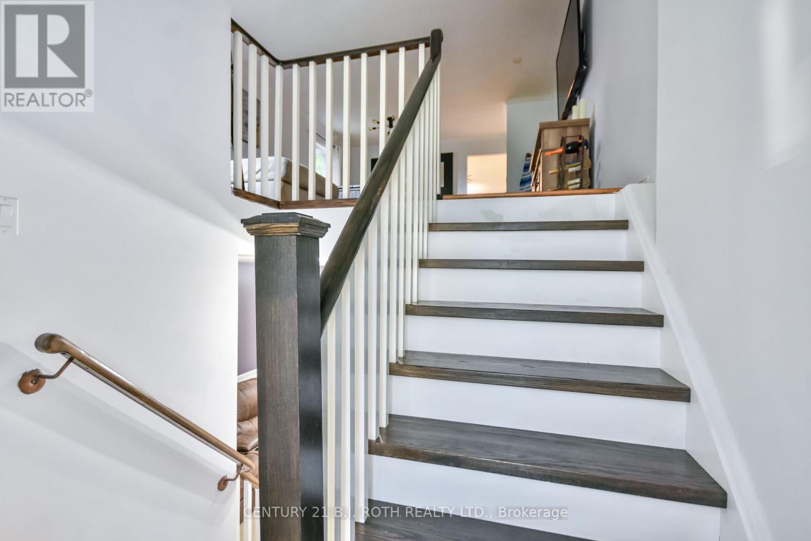 56 Monique Crescent, Barrie (East Bayfield), Ontario  L4M 6Y4 - Photo 2 - S12862292