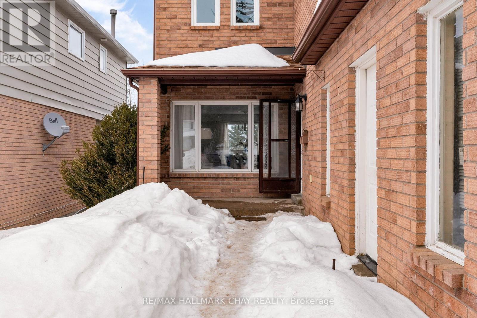 25 Garden Drive, Barrie (Allandale Heights), Ontario  L4N 5T8 - Photo 4 - S12862330