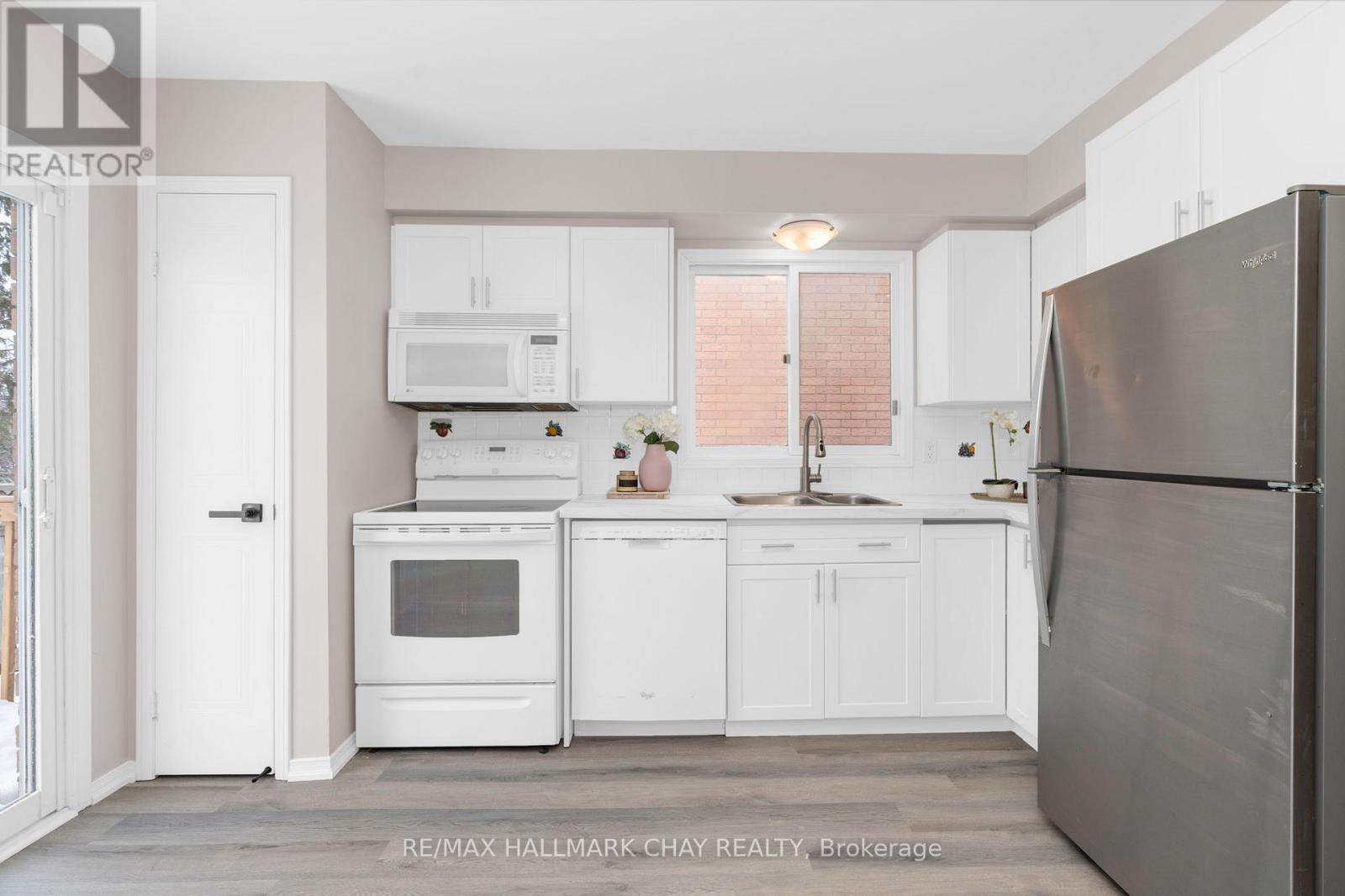 25 Garden Drive, Barrie (Allandale Heights), Ontario  L4N 5T8 - Photo 6 - S12862330