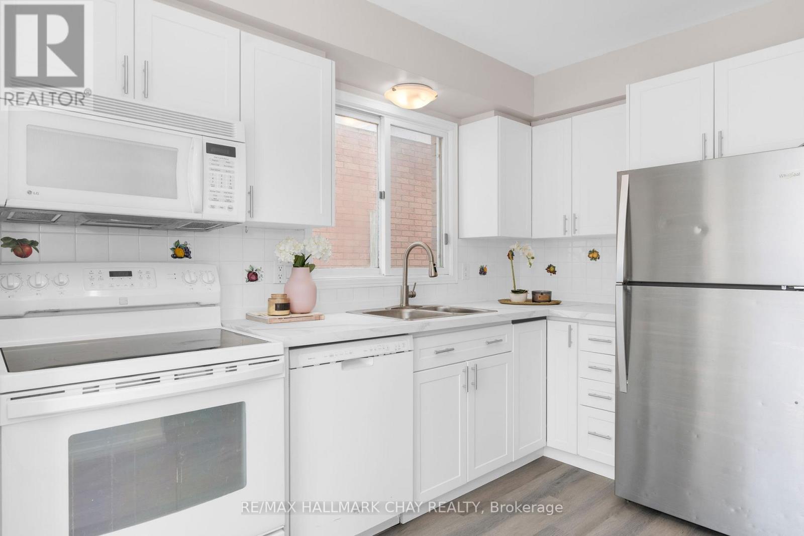 25 Garden Drive, Barrie (Allandale Heights), Ontario  L4N 5T8 - Photo 8 - S12862330