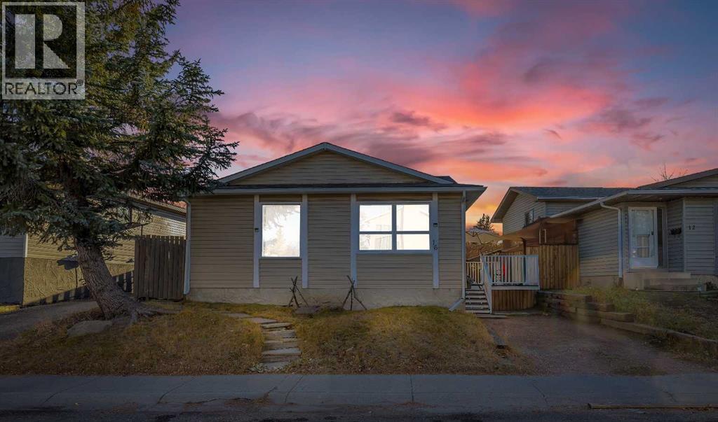 16 Castleglen Crescent Ne, Calgary, Alberta  T3J 1N3 - Photo 2 - A2269121