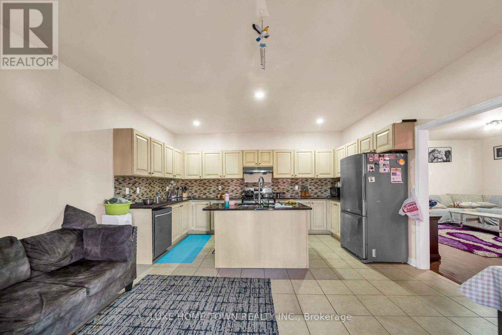 8 Atira Avenue, Brampton (Fletcher's Meadow), Ontario  L7A 3T3 - Photo 15 - W12862268