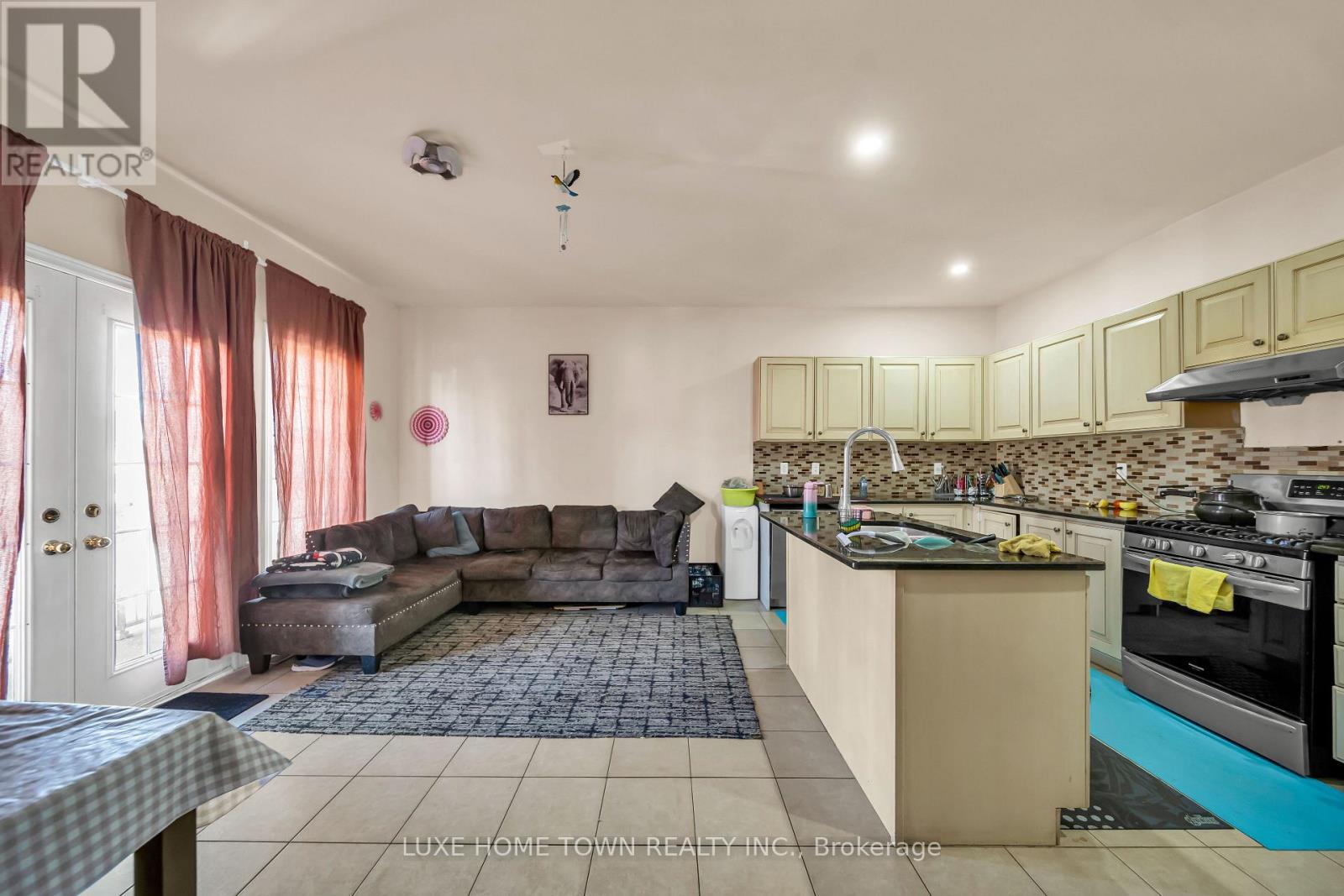 8 Atira Avenue, Brampton (Fletcher's Meadow), Ontario  L7A 3T3 - Photo 16 - W12862268