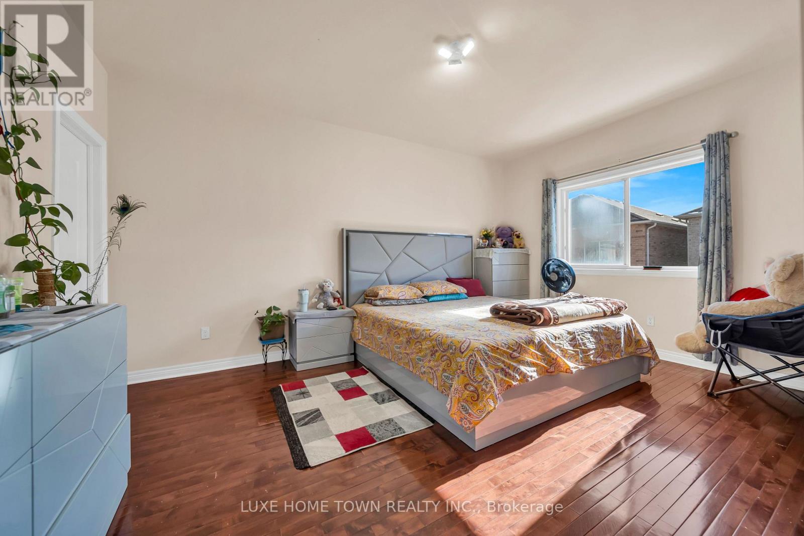 8 Atira Avenue, Brampton (Fletcher's Meadow), Ontario  L7A 3T3 - Photo 17 - W12862268